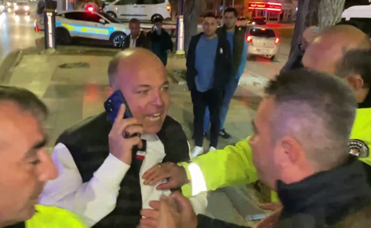 Aksaray'da Alkollü Sürücü ve Yakınlarından Polise Yumruklu Saldırı - Sayfa 4