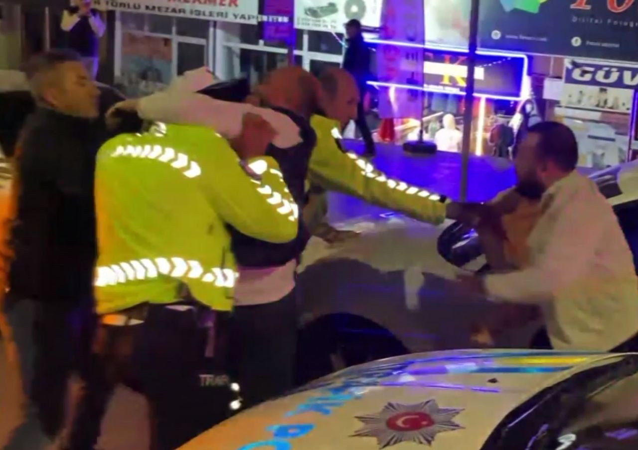 Aksaray'da Alkollü Sürücü ve Yakınlarından Polise Yumruklu Saldırı - Sayfa 5
