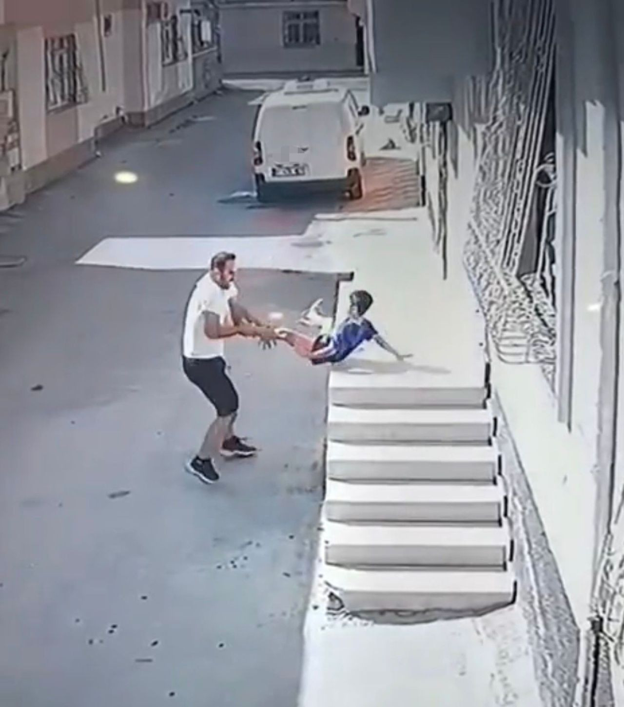 Adana'da 8 Yaşındaki Çocuğu Fırlatan Şahıs Yakalandı - Sayfa 2