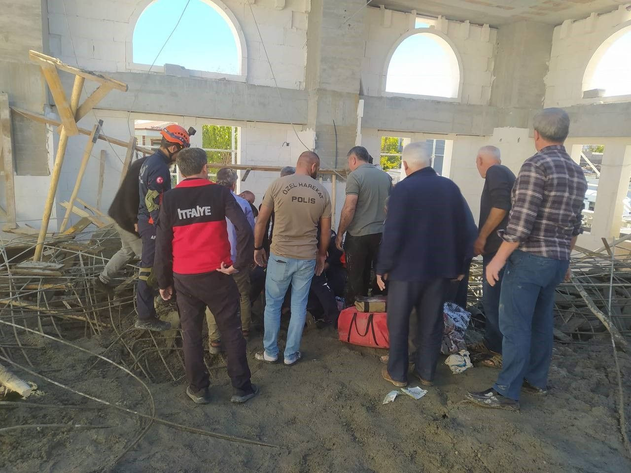 Adıyaman’da Cami Kubbesi Çöktü: 2’si Ciddi 5 Yaralı - Sayfa 1