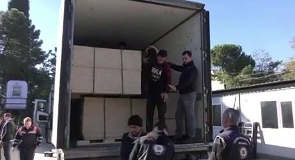Otoyolda 18 Kaçak Göçmenle Yakalanan Tır Sürücüsü Tutuklandı - Sayfa 2