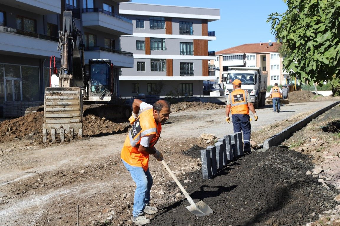 Yenimahalle’de 4 Sokakta Hummalı Çalışmalar Sürüyor - Sayfa 1