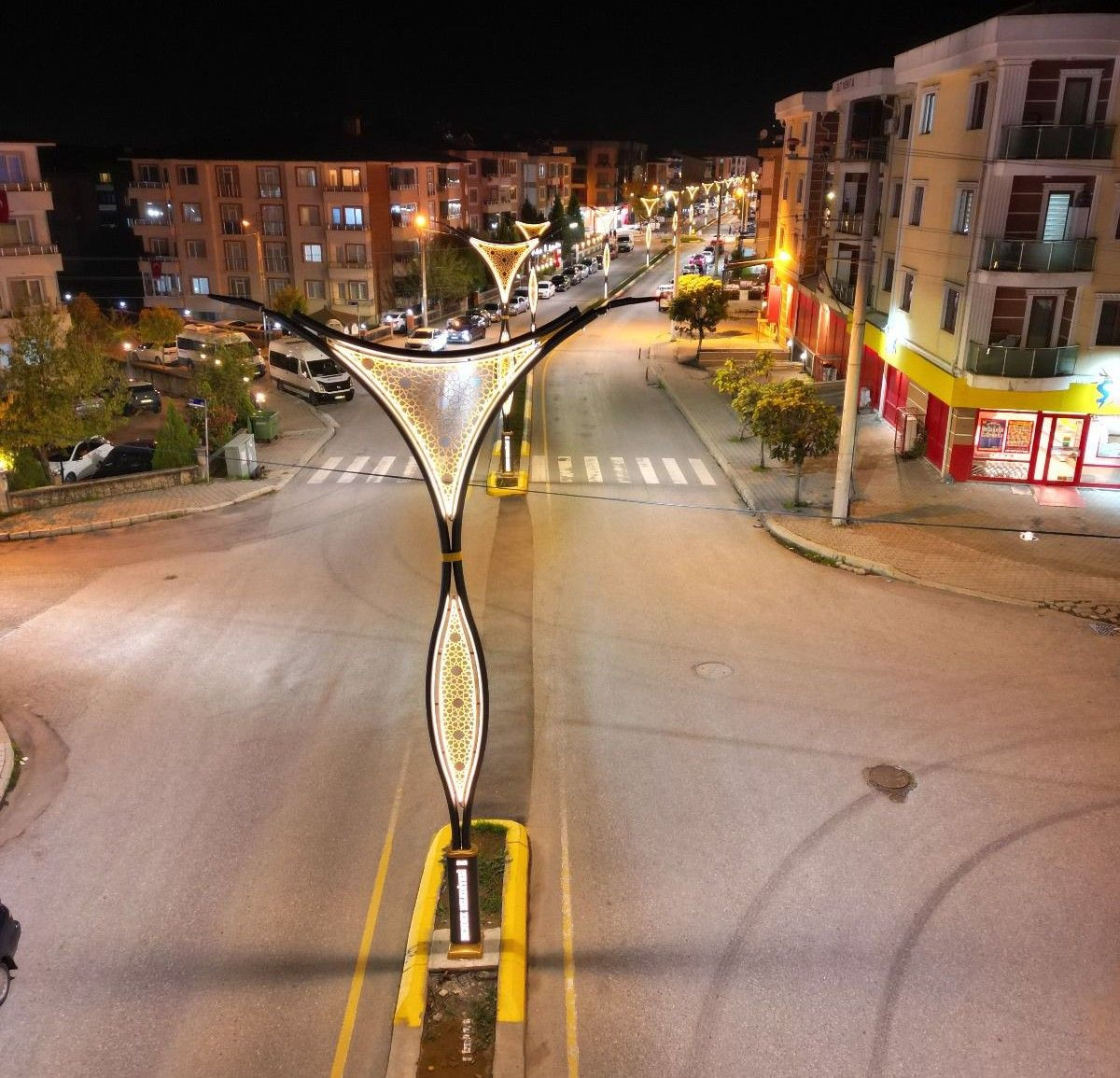 HENDEK’TE YILDIRIM BAYEZİD CADDESİ IŞIL IŞIL PARLIYOR - Sayfa 1