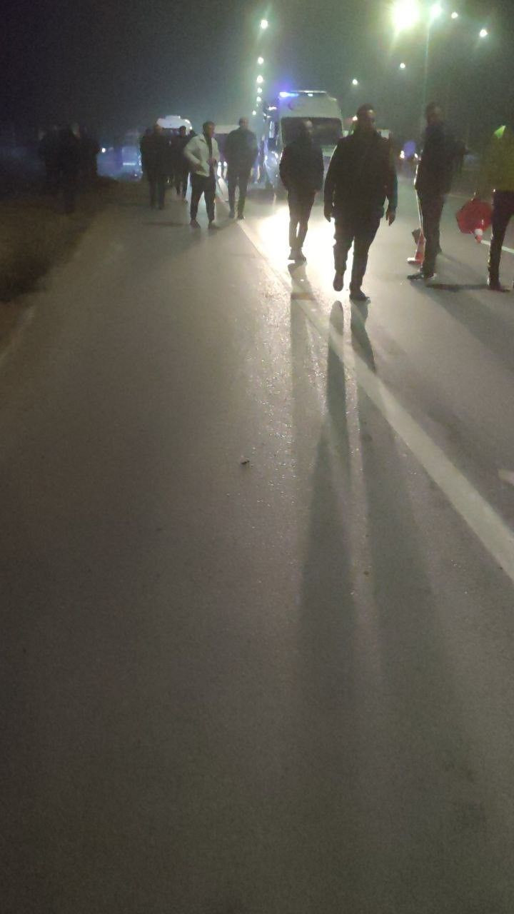 Kocaali’de Otomobil Motosikletle Çarpıştı: 1’i Ağır 2 Yaralı - Sayfa 1