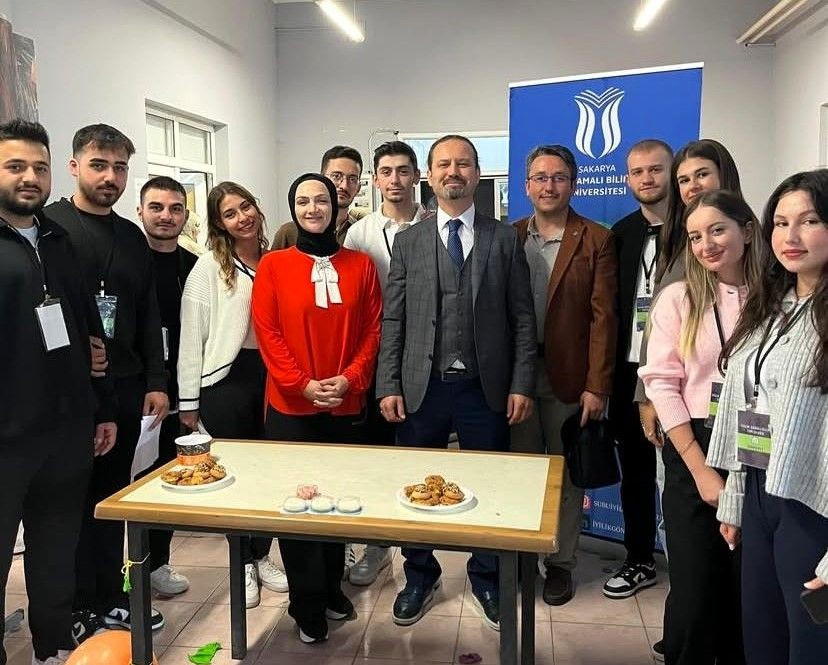 Öğrenci Toplulukları Stantlarda Çalışmalarını Tanıttı - Sayfa 4