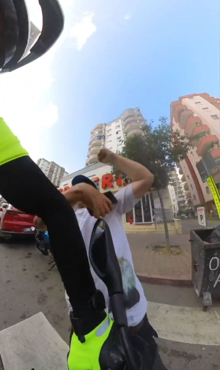 Özel Bireyin Saldırısına Polis Memurundan Sarılmayla Karşılık - Sayfa 2