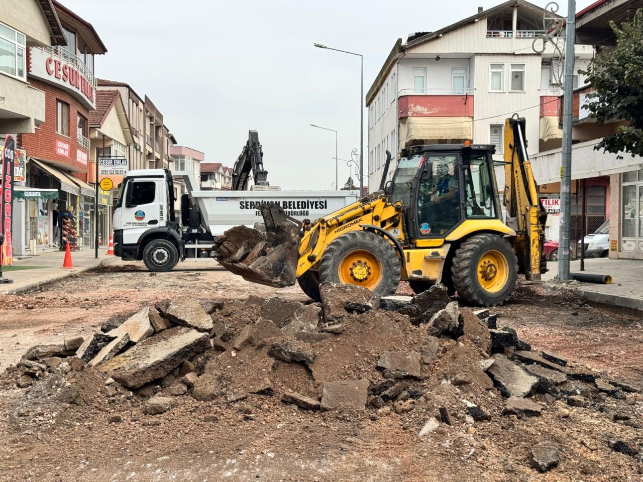 Serdivan'da Altyapı Seferberliği: Ekipler Dört Bir Yanda Çalışıyor - Sayfa 4