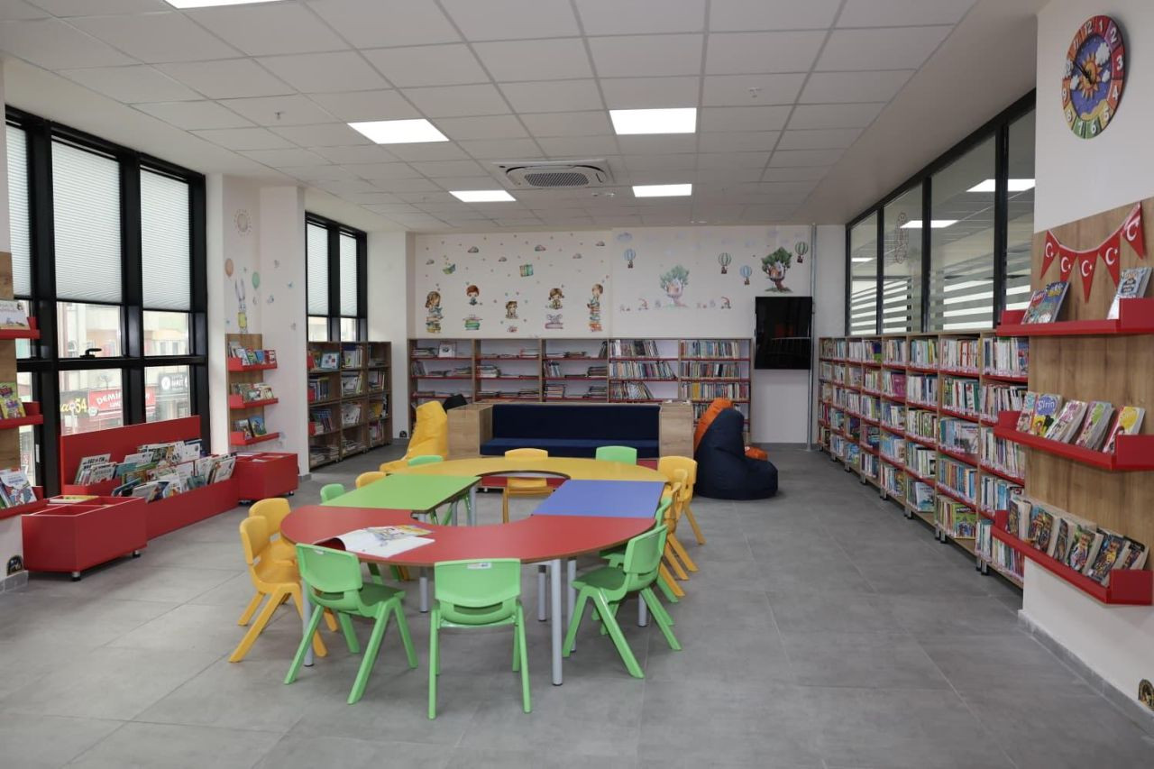 Başkan Dinç’ten İl Halk Kütüphanesi’ne Ziyaret - Sayfa 4