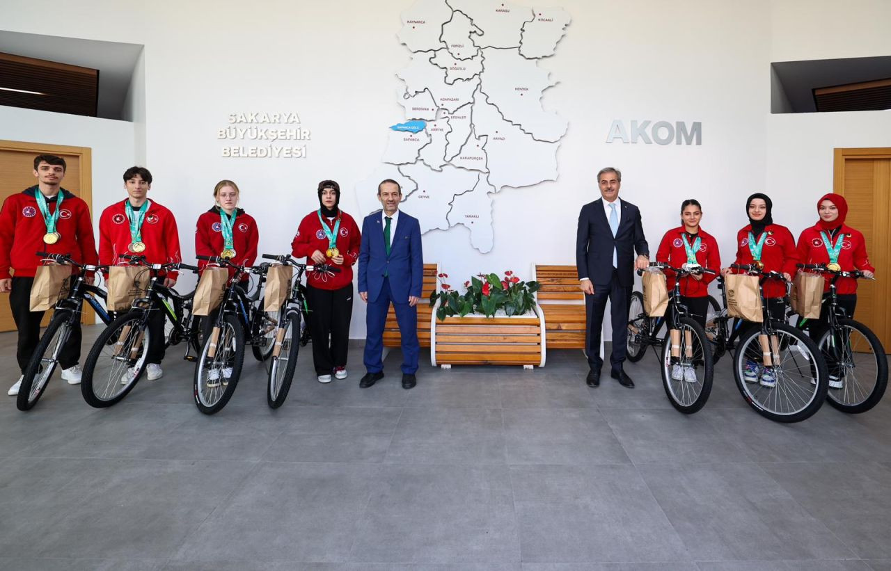 Başkan Yusuf Alemdar Çin’de Tarih Yazan Dünya Şampiyonlarını Ağırladı - Sayfa 1