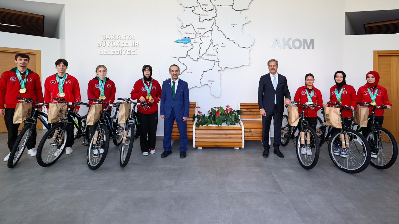 Başkan Yusuf Alemdar Çin’de Tarih Yazan Dünya Şampiyonlarını Ağırladı