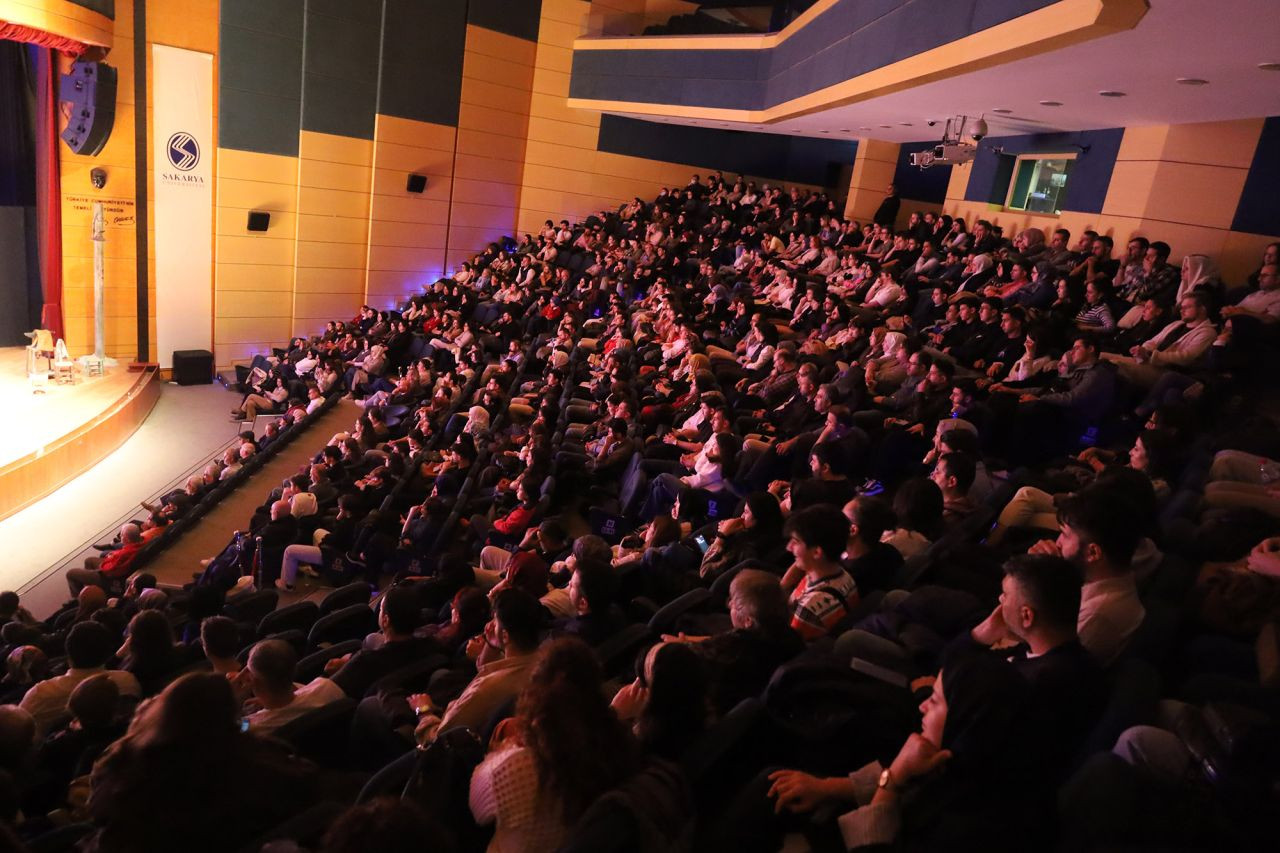 Deli İbram Divanı Oyunu Yoğun İlgiyle Sahnelendi - Sayfa 2