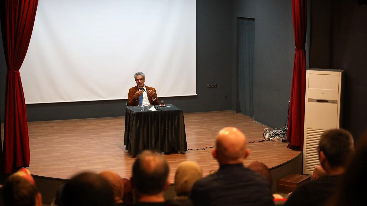 Büyükşehir Akademi’de Felsefe Atölyesi Yoğun Katılımla Başladı