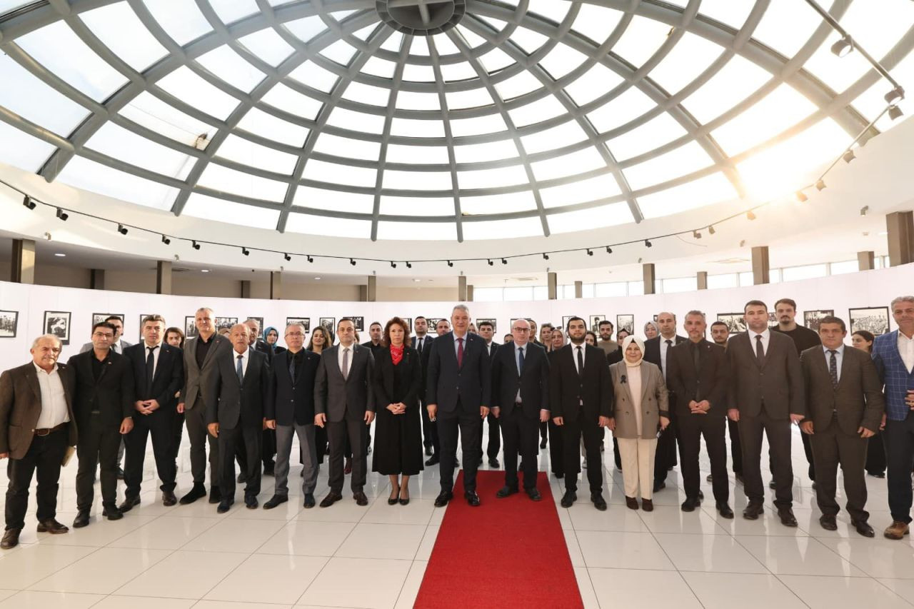 Serdivan’da 10 Kasım Töreni "Hatırlamak ve Anlamak" Sergisi Açıldı - Sayfa 1