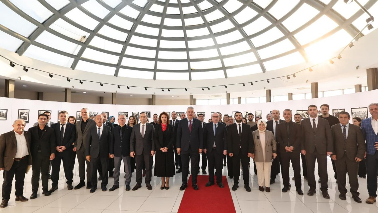 Serdivan’da 10 Kasım Töreni "Hatırlamak ve Anlamak" Sergisi Açıldı