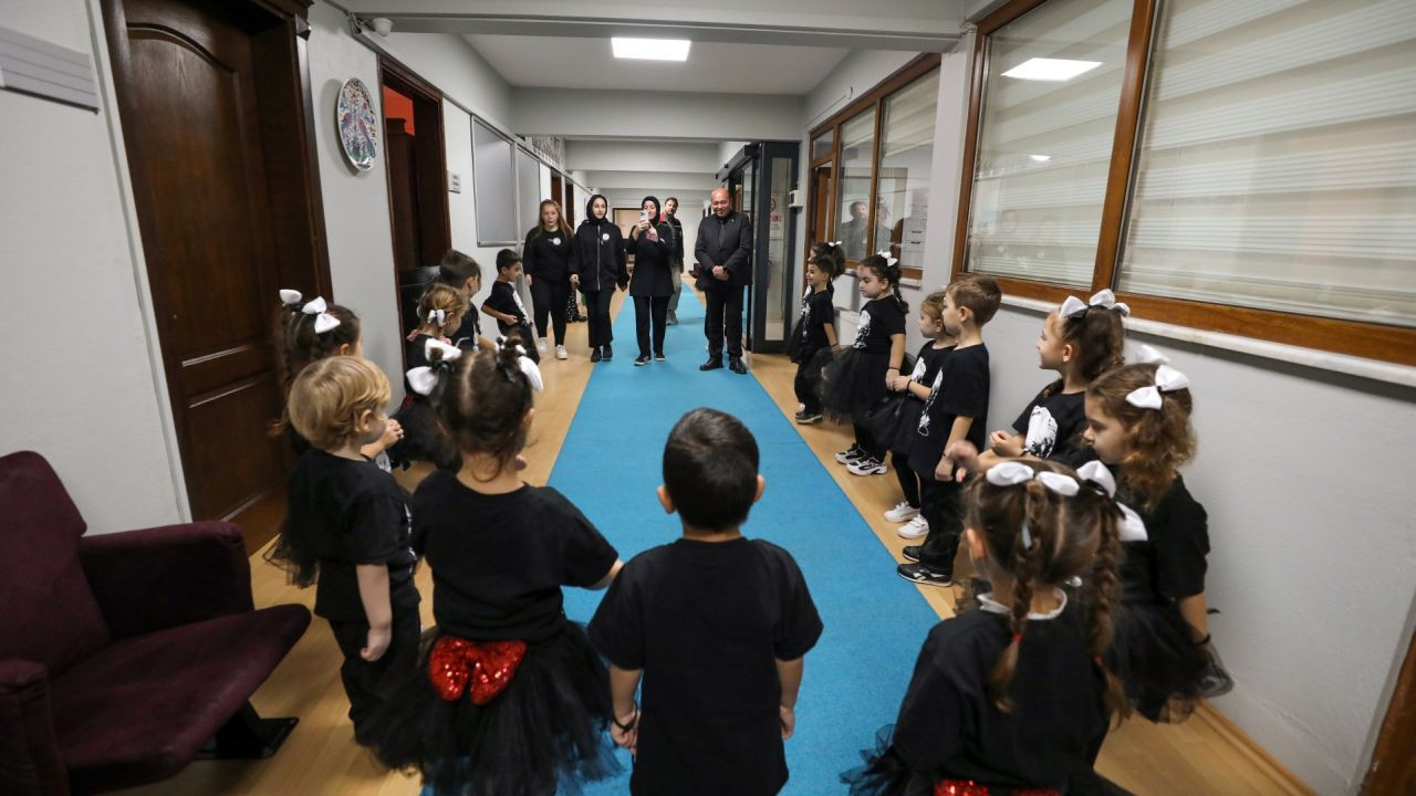 Minik Öğrencilerden 10 Kasım’da Ferizli Belediyesi’ne Anlamlı Ziyaret - Sayfa 1