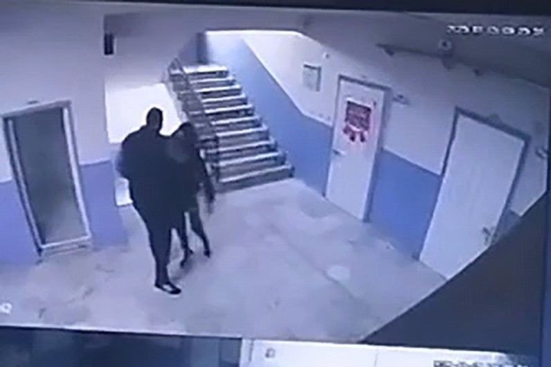 Otizmli Öğrenciyi Merdivenlerden İten Müdür Gözaltında - Sayfa 1