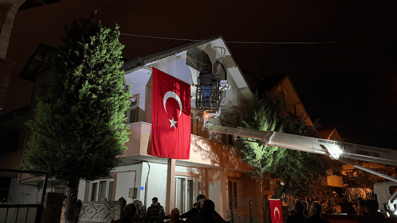 Sakaryalı Şehidin Baba Ocağına Türk Bayrağı Asıldı - Sayfa 6