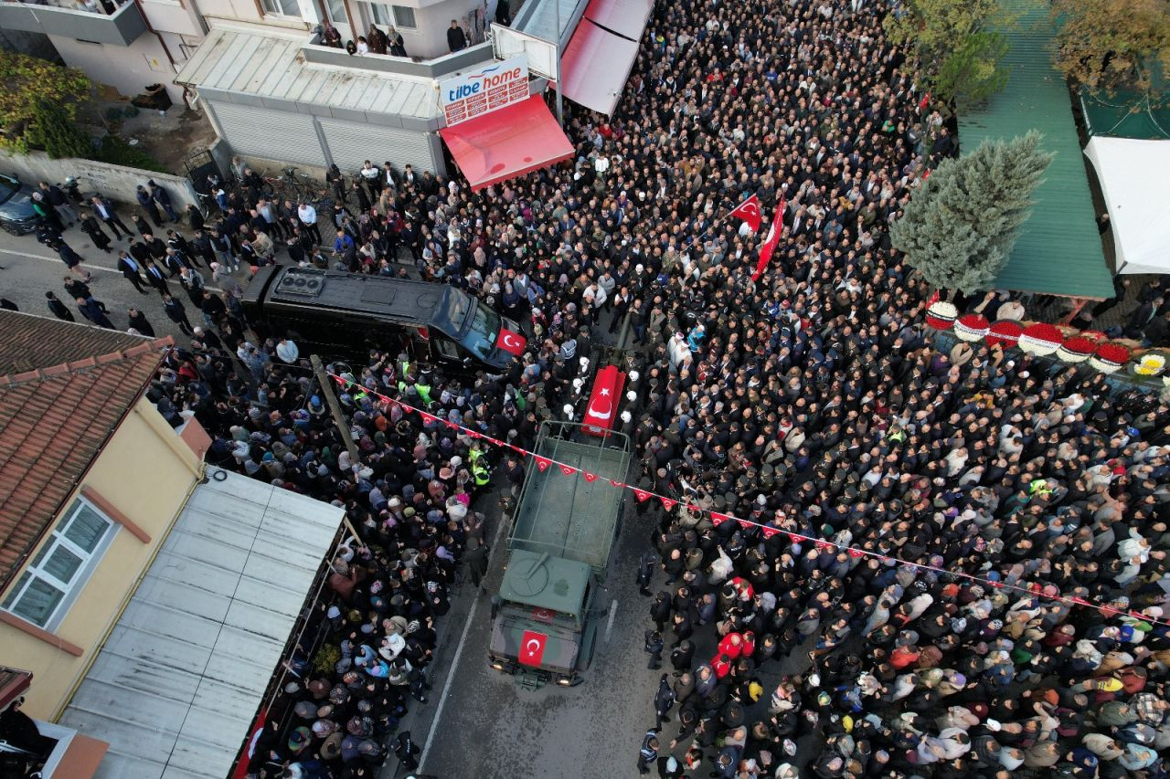 Şehit Astsubay Başçavuş Akın Karakuş, Sakarya'da Toprağa Verildi - Sayfa 1
