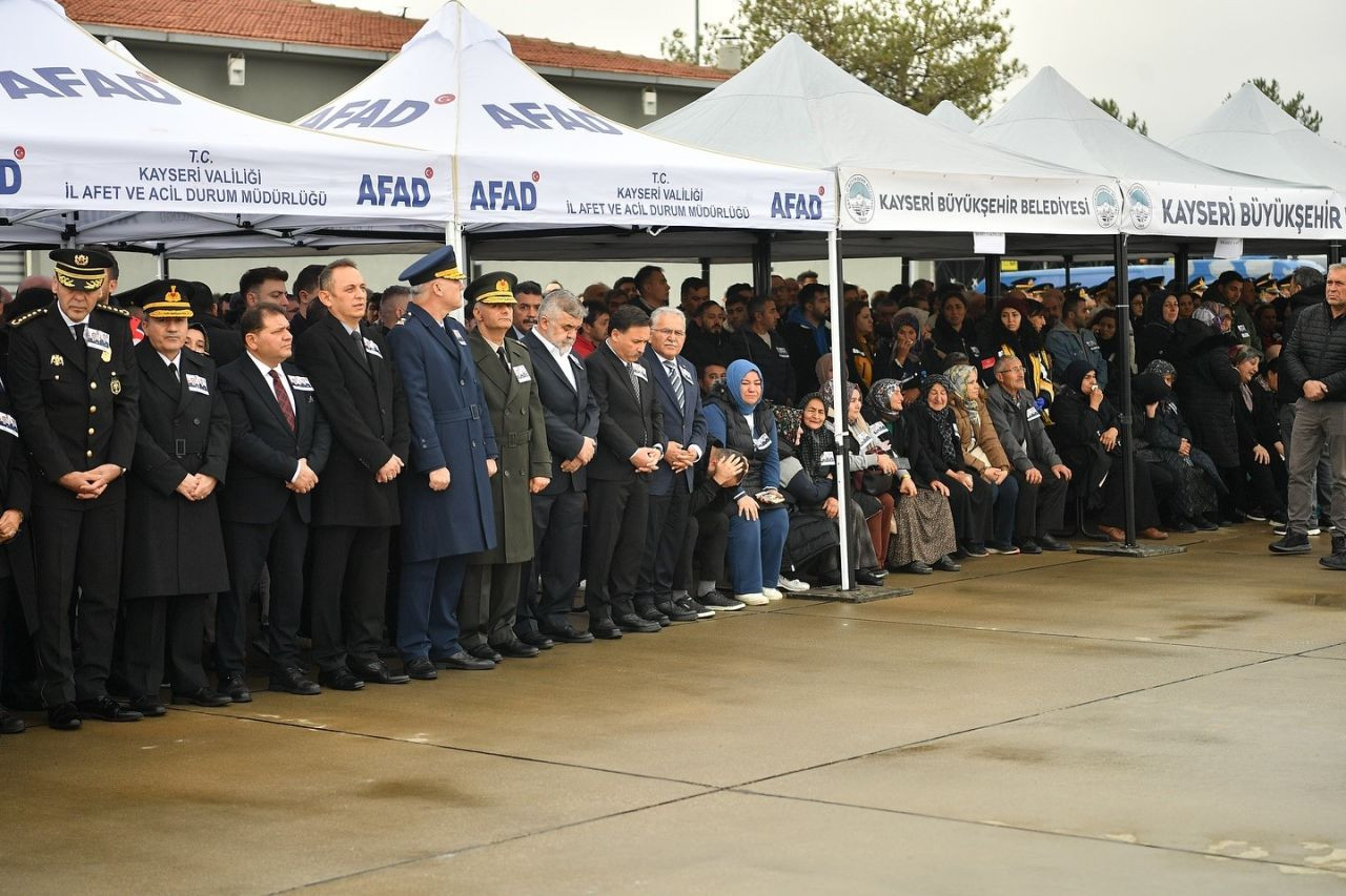 Şehit Pilot Binbaşı Nihat İlgen, Kayseri'de Gözyaşlarıyla Uğurlandı - Sayfa 4