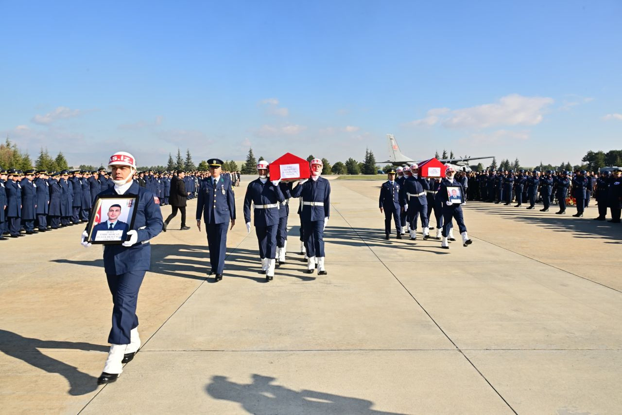 Şehit Üsteğmen Mercan ve Şehit Astsubay Ongan'ın Naaşları Karşılandı - Sayfa 1