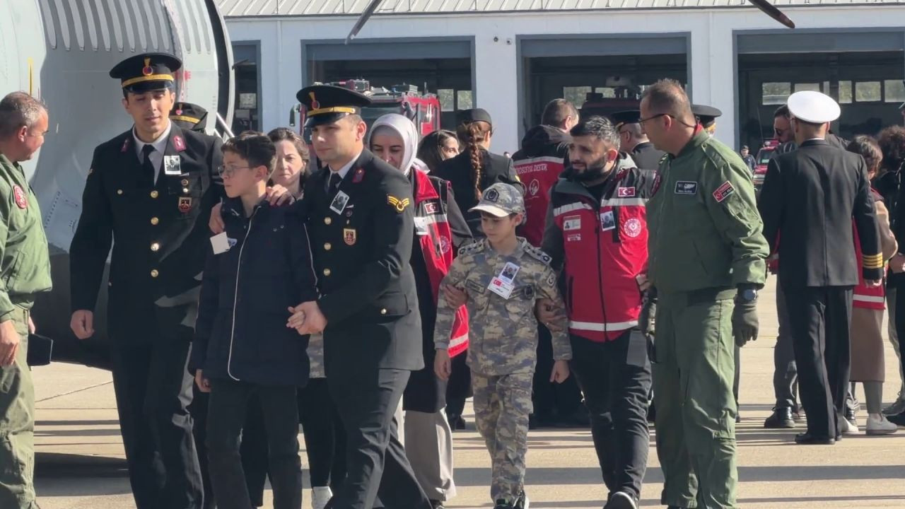 Sakaryalı Şehit Kocaeli Cengiz Topel Havalimanı'nda Törenle Karşılandı - Sayfa 4
