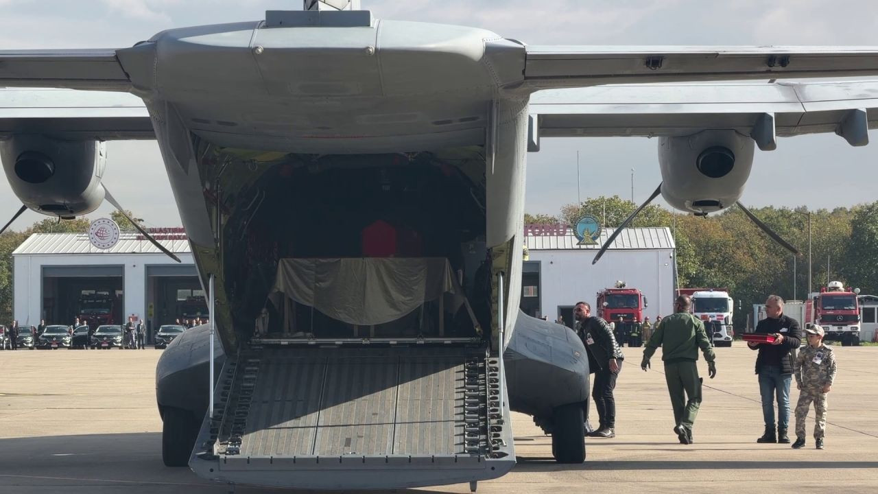 Sakaryalı Şehit Kocaeli Cengiz Topel Havalimanı'nda Törenle Karşılandı - Sayfa 5