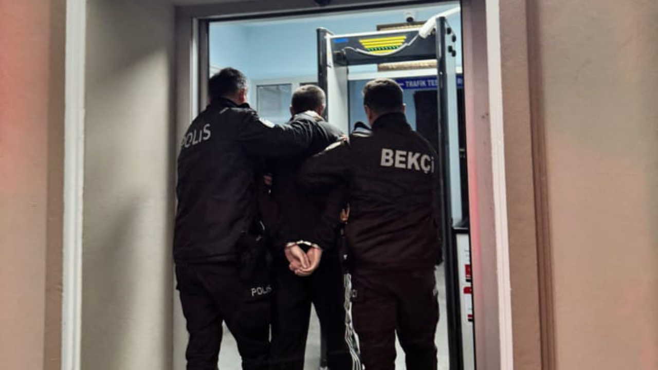 Sakarya’da Uyuşturucu ve Aranan Şahıslara Operasyon: 4 Tutuklama
