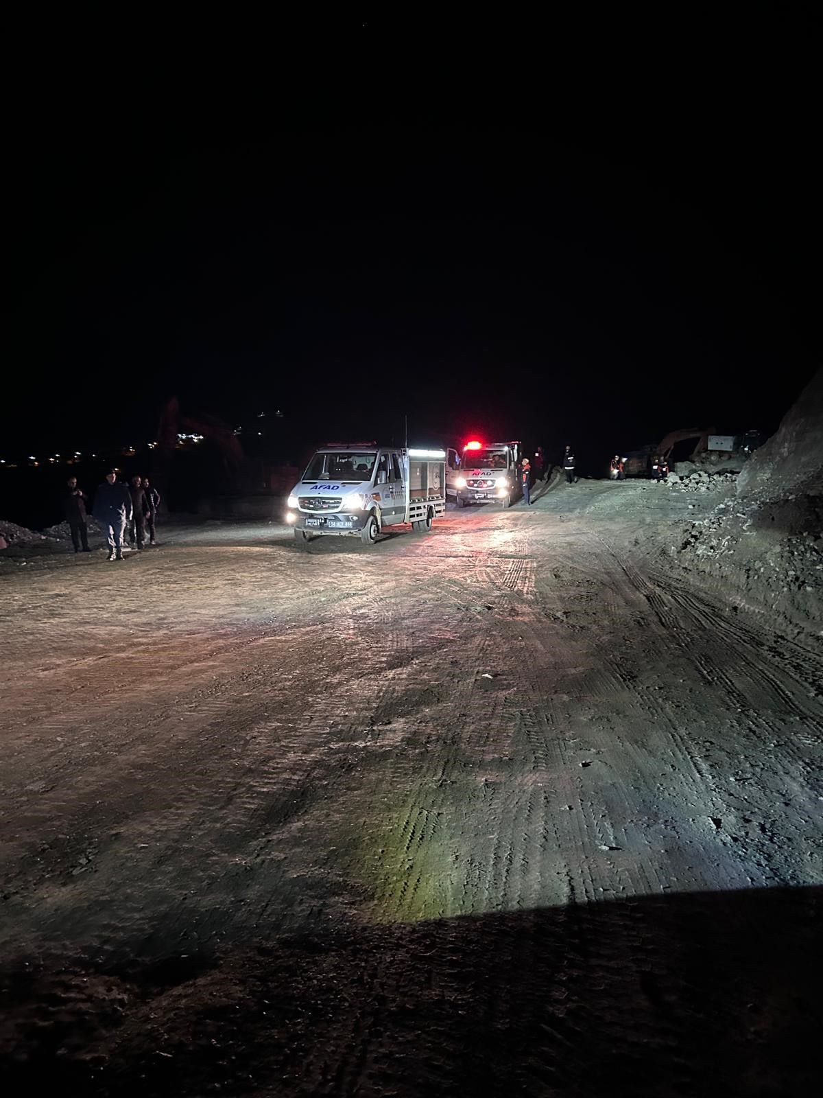 Sivas'ta Maden Göçüğü: İşçiyi Kurtarma Çalışmalarına Ara Verildi - Sayfa 1