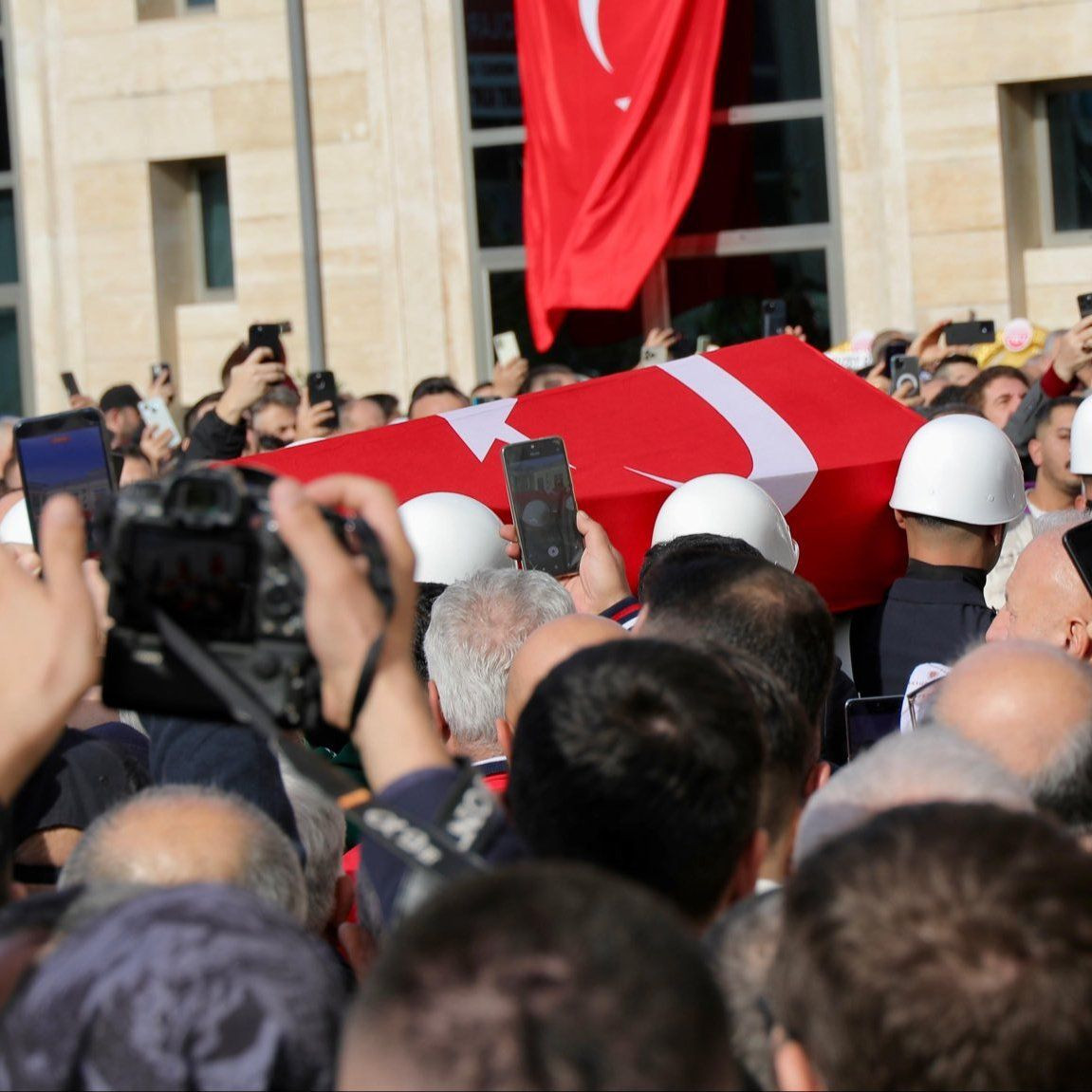 Şehit Pilot Hasan Bahar Son Yolculuğuna Uğurlandı - Sayfa 5