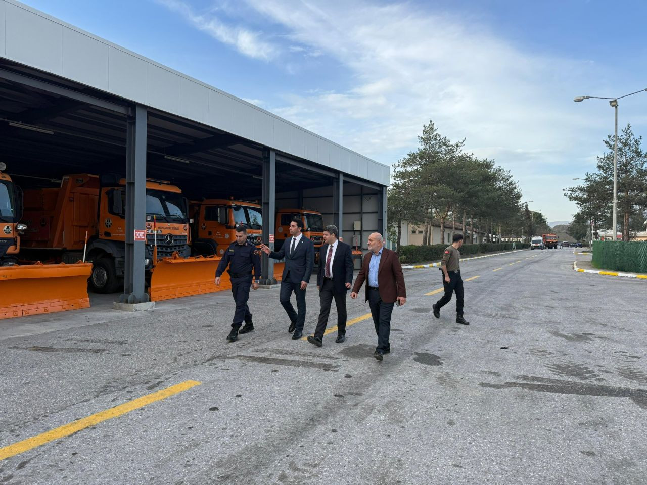 BAŞKAN PÜSKÜLLÜ: “HENDEK’İN HER ALANDA GELİŞİMİ İÇİN SAHADAYIZ” - Sayfa 3