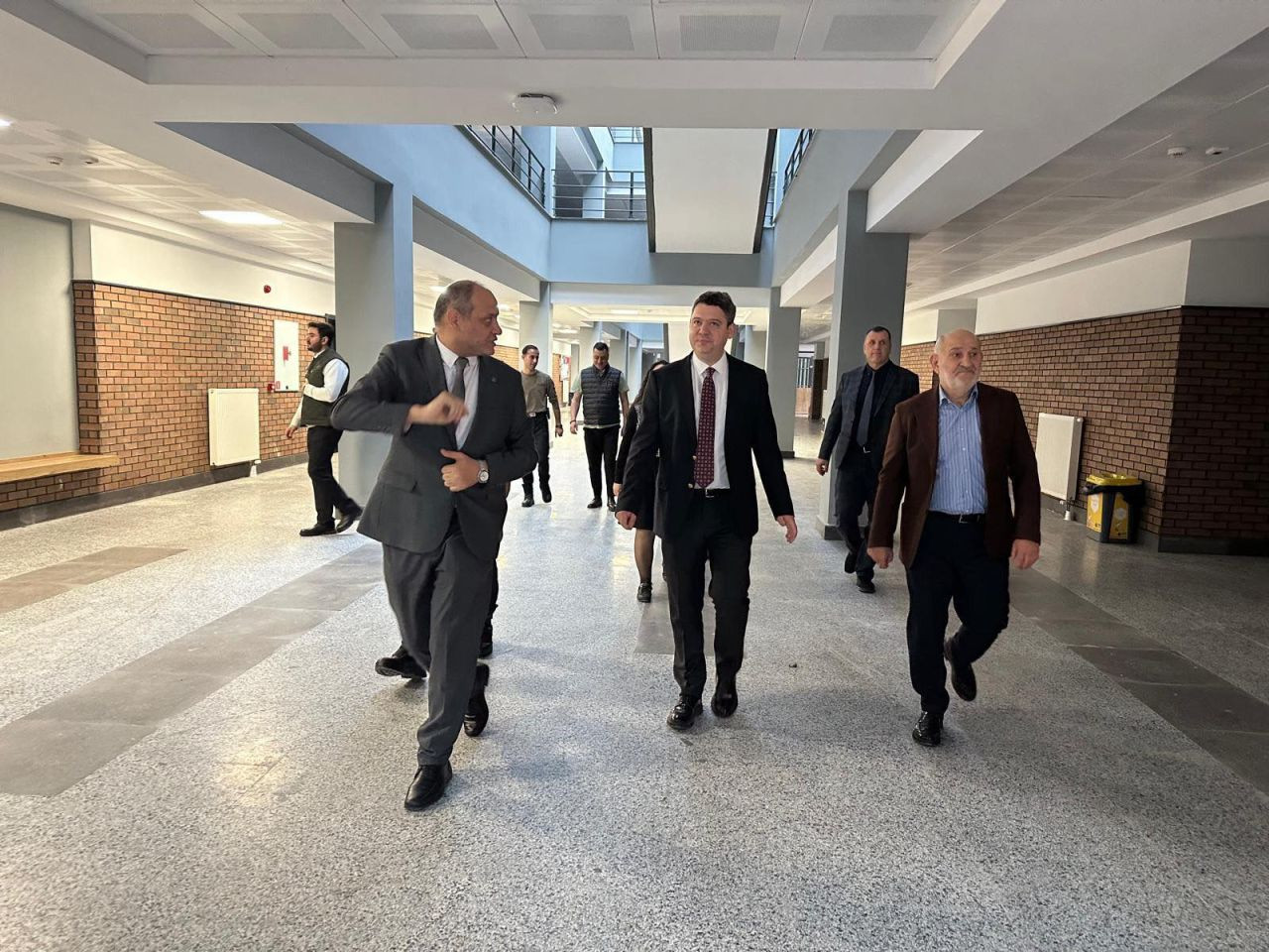 BAŞKAN PÜSKÜLLÜ: “HENDEK’İN HER ALANDA GELİŞİMİ İÇİN SAHADAYIZ” - Sayfa 1