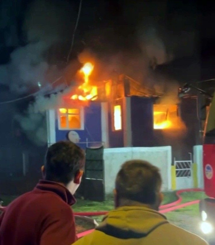 İki katlı Evin Üst Katı Alev Topuna Döndü - Sayfa 3