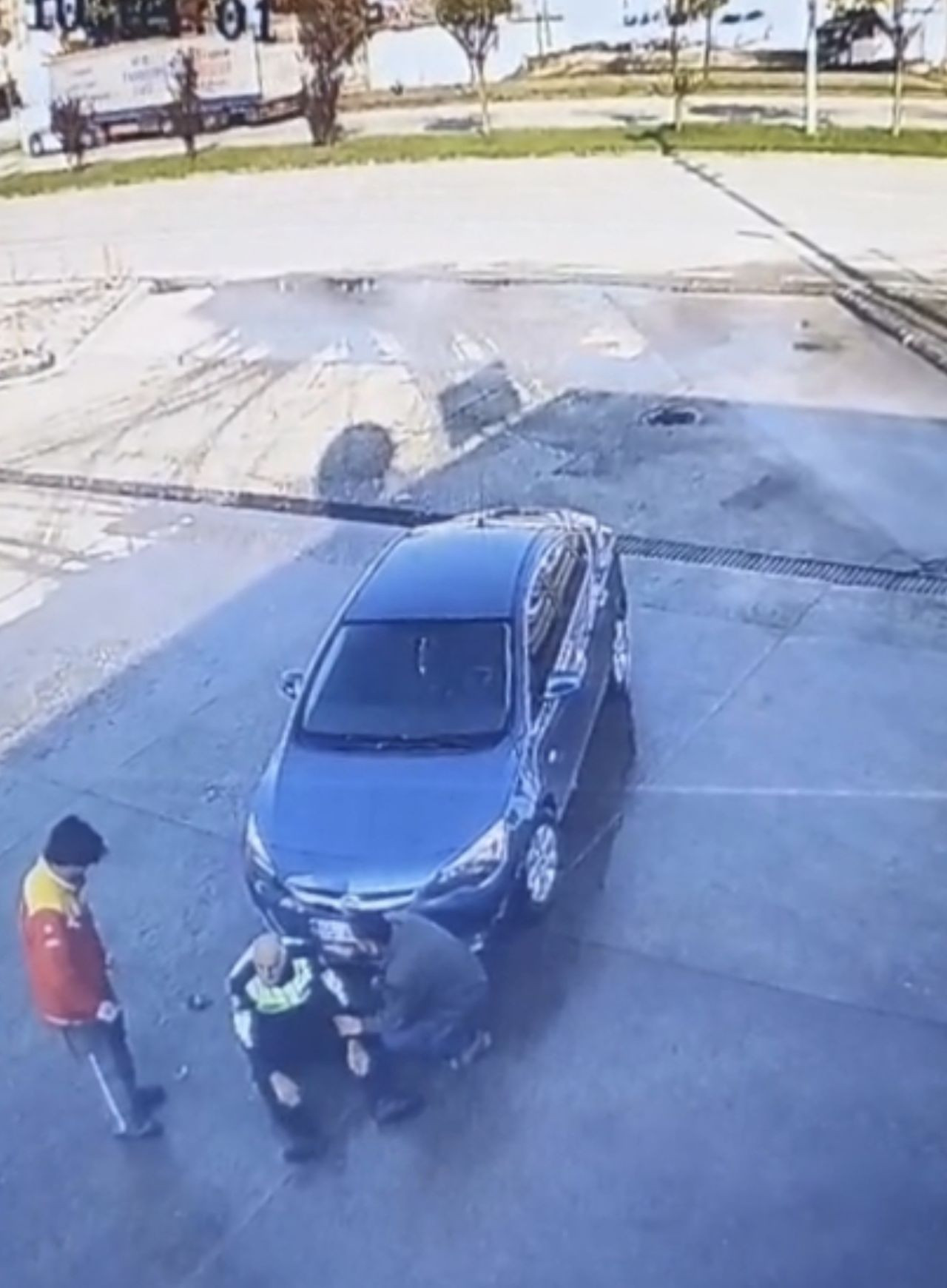 Dikkatsiz Sürücü Yürüyen Trafik Polisine Çarptı - Sayfa 3