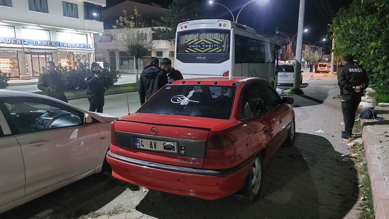 Polisi Görünce Kaldırıma Çekti, Üstünden ve Araçtan  Uyuşturucu Çıktı - Sayfa 2