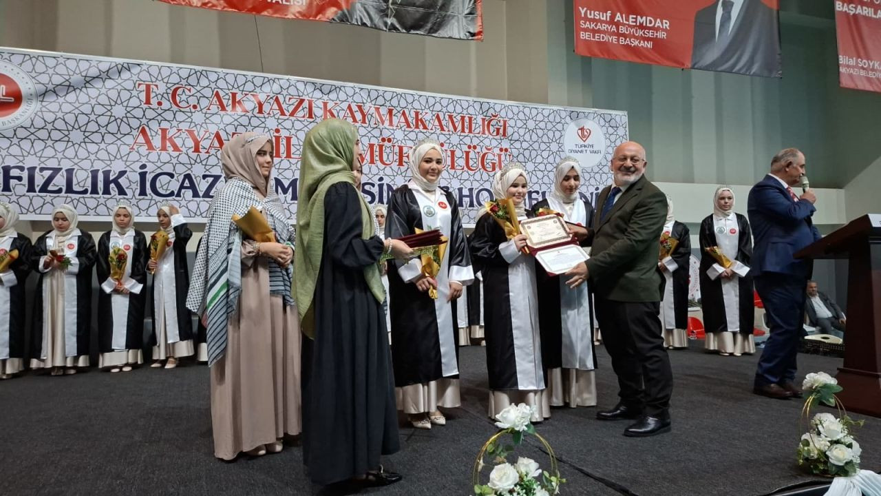 Akyazı’da 27 Öğrenci Hafızlık Belgelerini Aldı - Sayfa 3