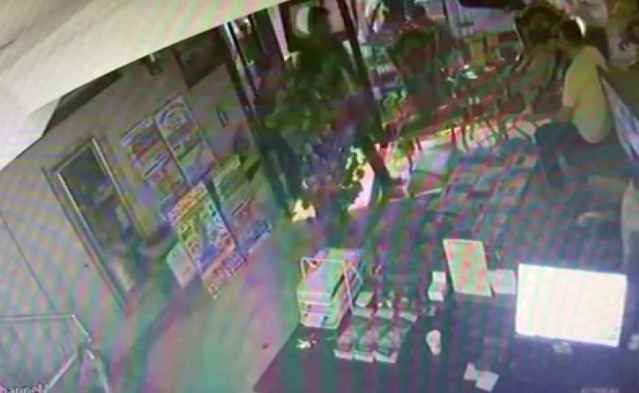 Fenalaşan Aile Kilitli Kapıyı Kırmaya Çalışmış - Sayfa 3