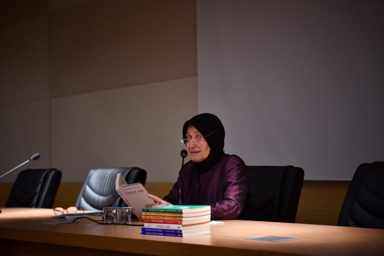 Sahnenin Işığından İçsel Yolculuğa - Sayfa 1