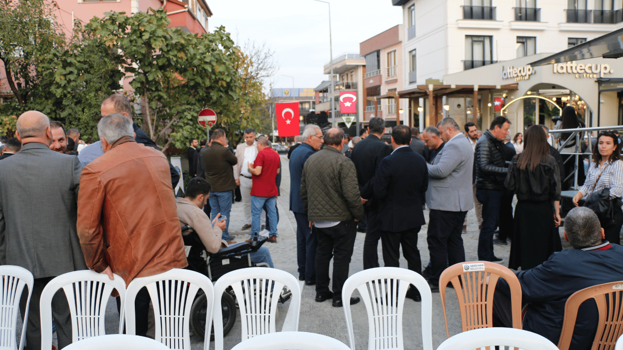 Sipahi Sokak Törenle Hizmete Sunuldu - Sayfa 1