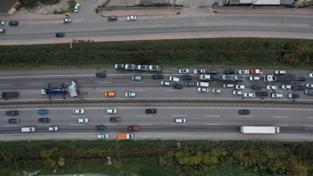 Sakarya Otoyolunda Tır ile Kamyonet Çarpıştı: Trafik Kilitlendi - Sayfa 7