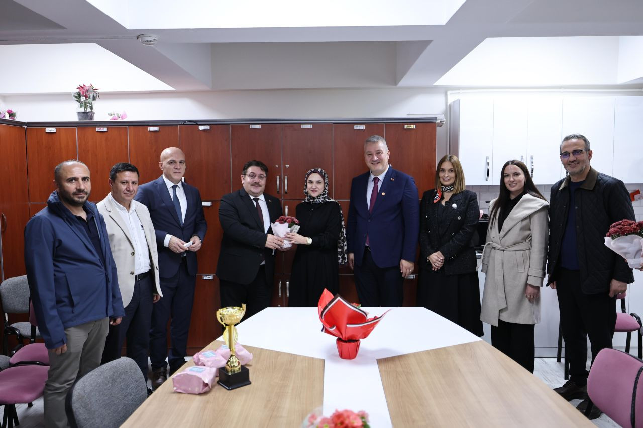 Erdoğan ve Çelik’ten Öğretmenler Günü’nde Anlamlı Ziyaret - Sayfa 10