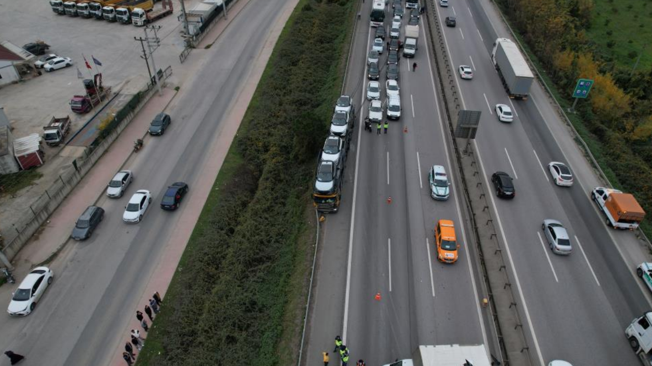 Sakarya Otoyolunda Tır ile Kamyonet Çarpıştı: Trafik Kilitlendi - Sayfa 3