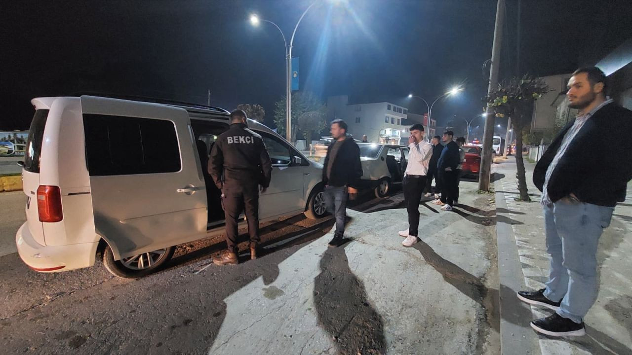 Akyazı’da Trafik Uygulamasında Ruhsatsız Silah Ele Geçirildi - Sayfa 4