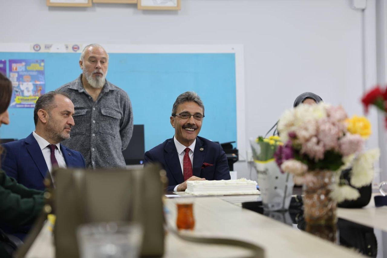 BAŞKAN ŞENOL DİNÇ ÖĞRETMENLER GÜNÜNÜ KUTLADI - Sayfa 8