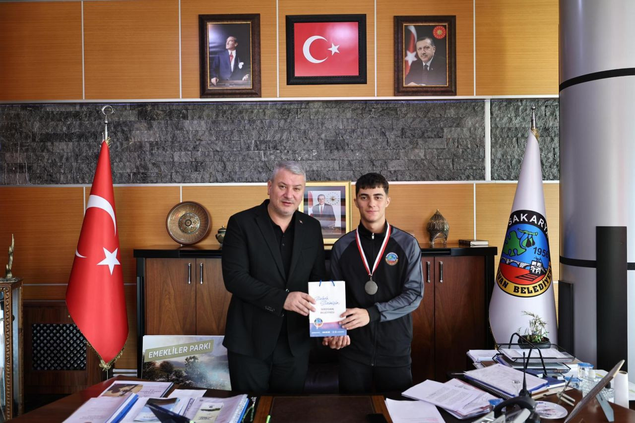 Halterin Genç Yıldızı Enes Efe Aydın, Başkan Çelik’in Konuğu Oldu - Sayfa 1