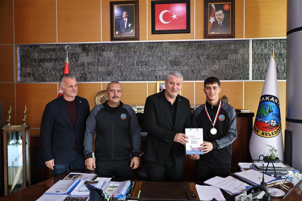 Halterin Genç Yıldızı Enes Efe Aydın, Başkan Çelik’in Konuğu Oldu - Sayfa 2