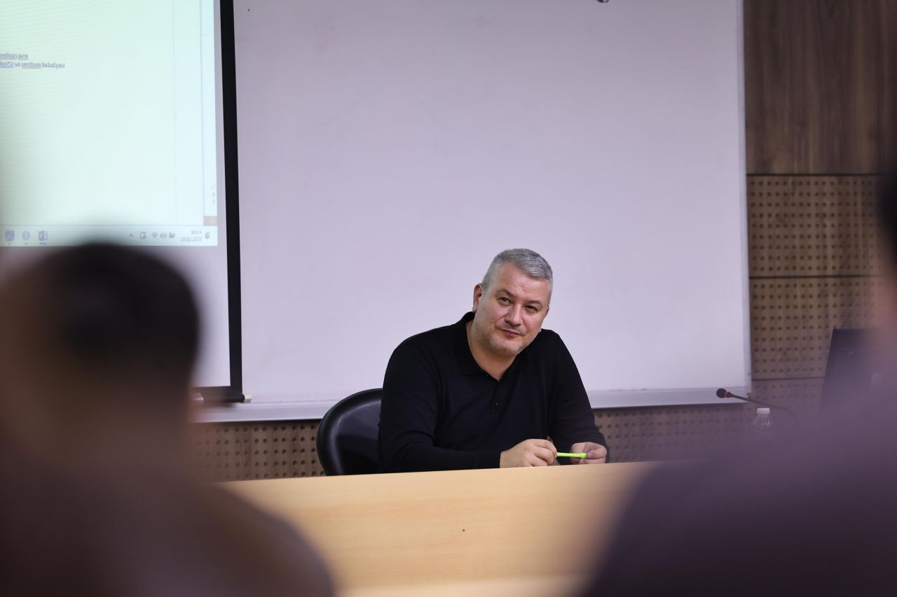 Başkan Çelik SAÜ Siyaset Bilimi Öğrencileriyle Buluştu: "Gençler İçin Yaşayan Bir Serdivan İnşa Ediyoruz" - Sayfa 1