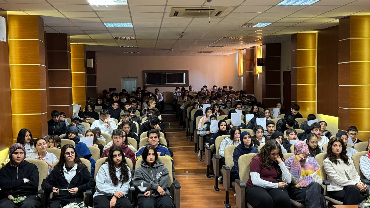 Teknoloji Semineri Öğrencilerin Geleceğine Işık Tutacak