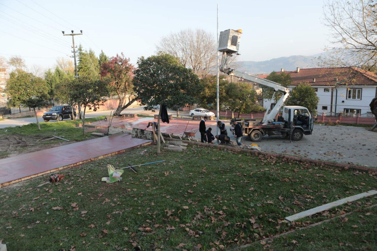 Neviye Mahallesi’ndeki Çocuk Parkında Yenileme Çalışmaları Sürüyor - Sayfa 6