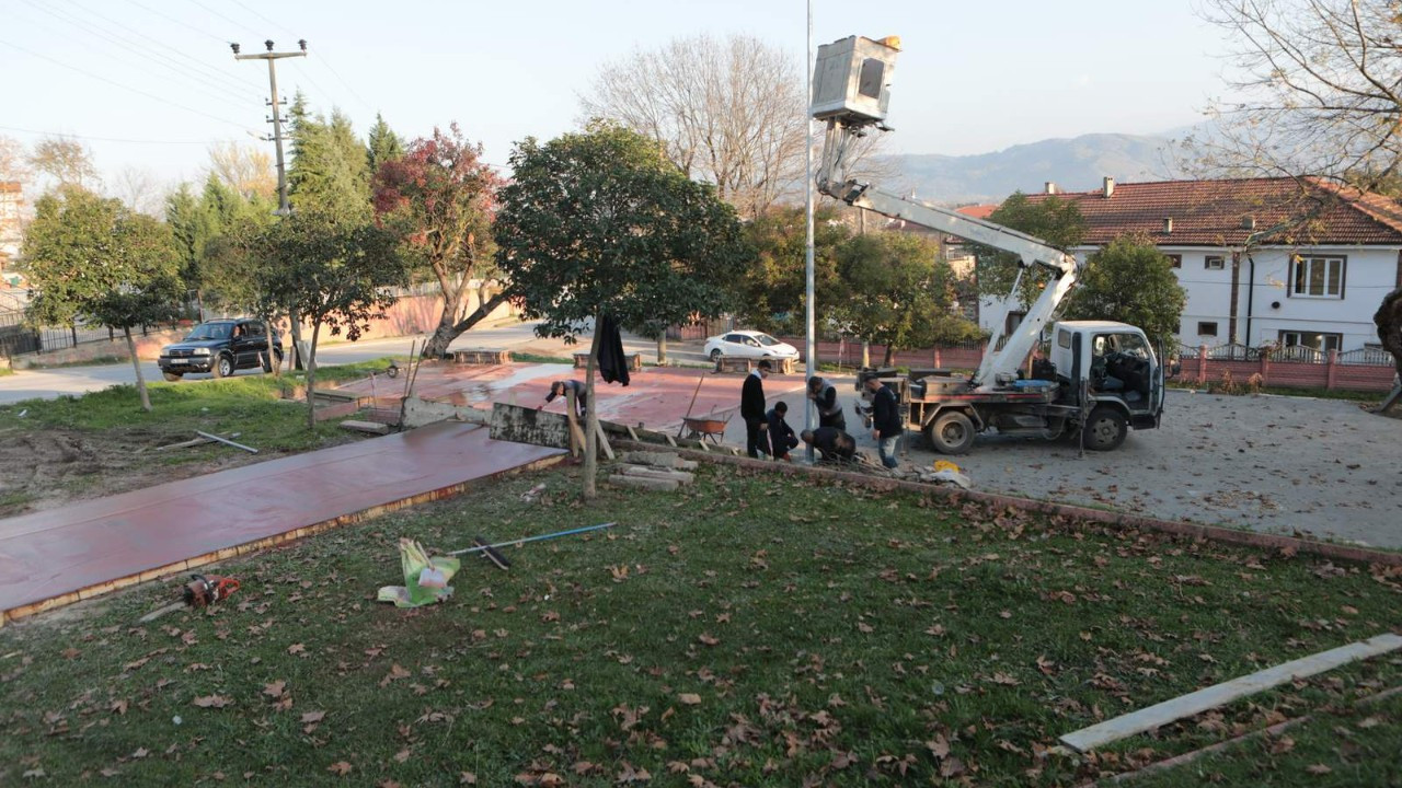 Neviye Mahallesi’ndeki Çocuk Parkında Yenileme Çalışmaları Sürüyor