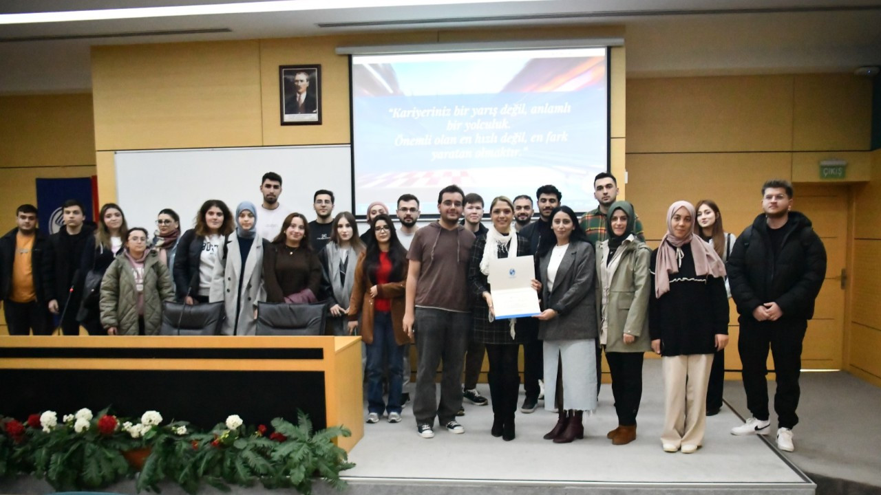 İnsan ve Robot El Ele